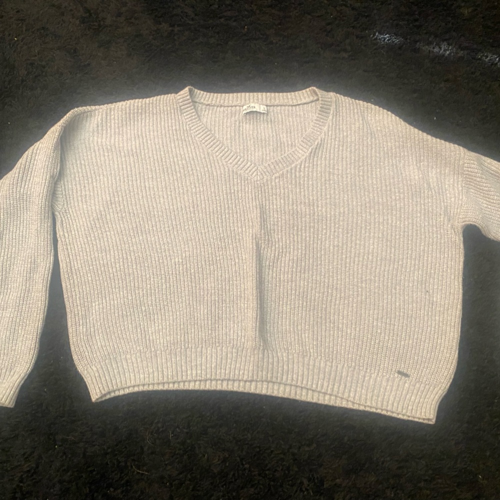 Hollister Women's V-Neck Cream Sweater